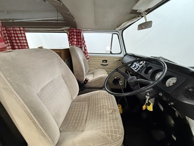 Lot 9 - 1971 Volkswagen T2