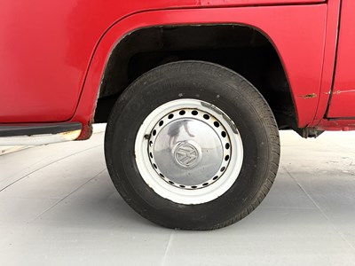 Lot 9 - 1971 Volkswagen T2