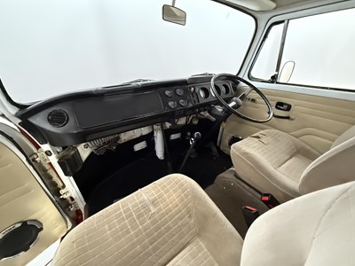 Lot 9 - 1971 Volkswagen T2