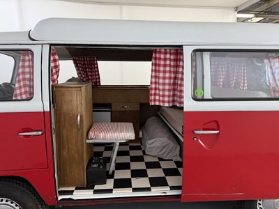 Lot 9 - 1971 Volkswagen T2