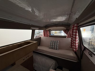 Lot 9 - 1971 Volkswagen T2
