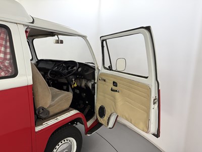 Lot 9 - 1971 Volkswagen T2