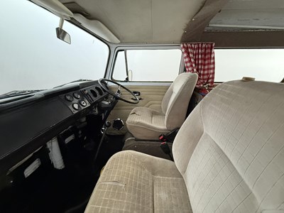 Lot 9 - 1971 Volkswagen T2