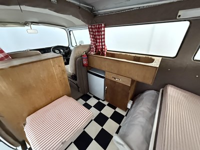 Lot 9 - 1971 Volkswagen T2