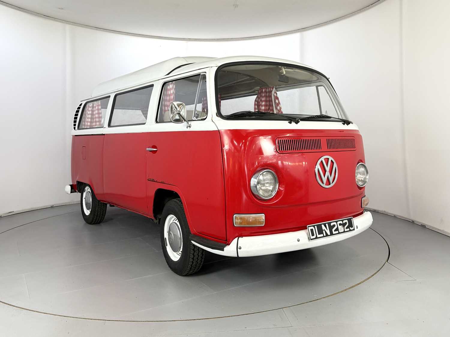 Lot 9 - 1971 Volkswagen T2