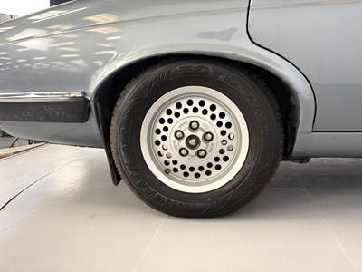 Lot 83 - 1986 Jaguar XJ12