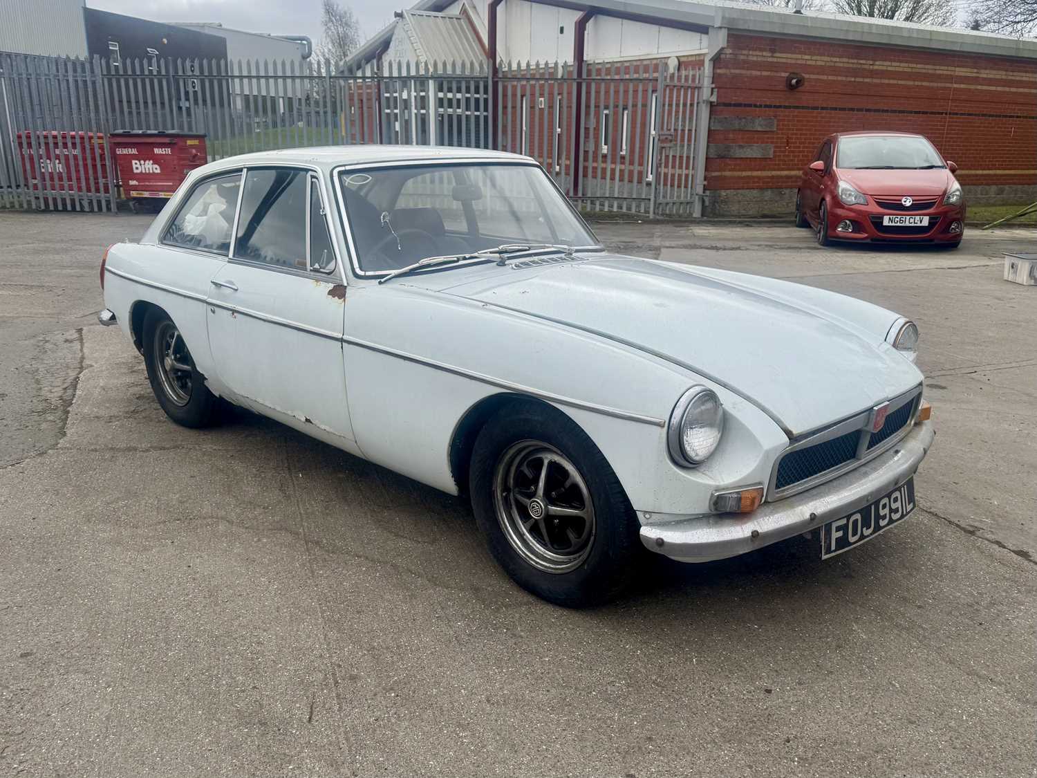 Lot 100 - 1972 MG BGT