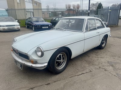 Lot 100 - 1972 MG BGT