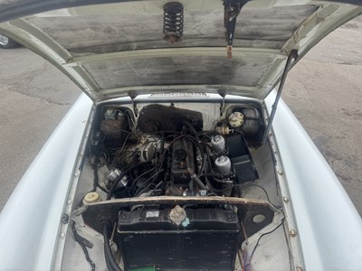 Lot 100 - 1972 MG BGT