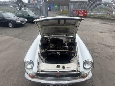 Lot 100 - 1972 MG BGT