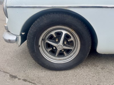 Lot 100 - 1972 MG BGT