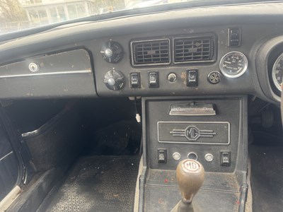 Lot 100 - 1972 MG BGT