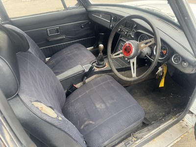 Lot 100 - 1972 MG BGT