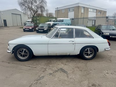 Lot 100 - 1972 MG BGT