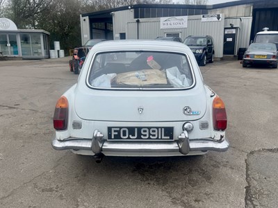 Lot 100 - 1972 MG BGT