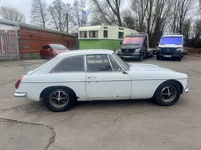 Lot 100 - 1972 MG BGT