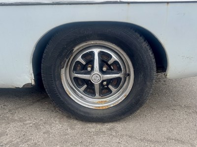 Lot 100 - 1972 MG BGT