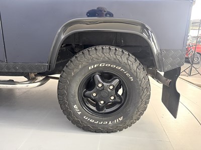 Lot 102 - 2000 Land Rover Defender 90 County