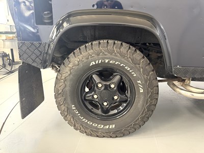Lot 102 - 2000 Land Rover Defender 90 County
