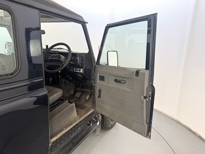 Lot 102 - 2000 Land Rover Defender 90 County