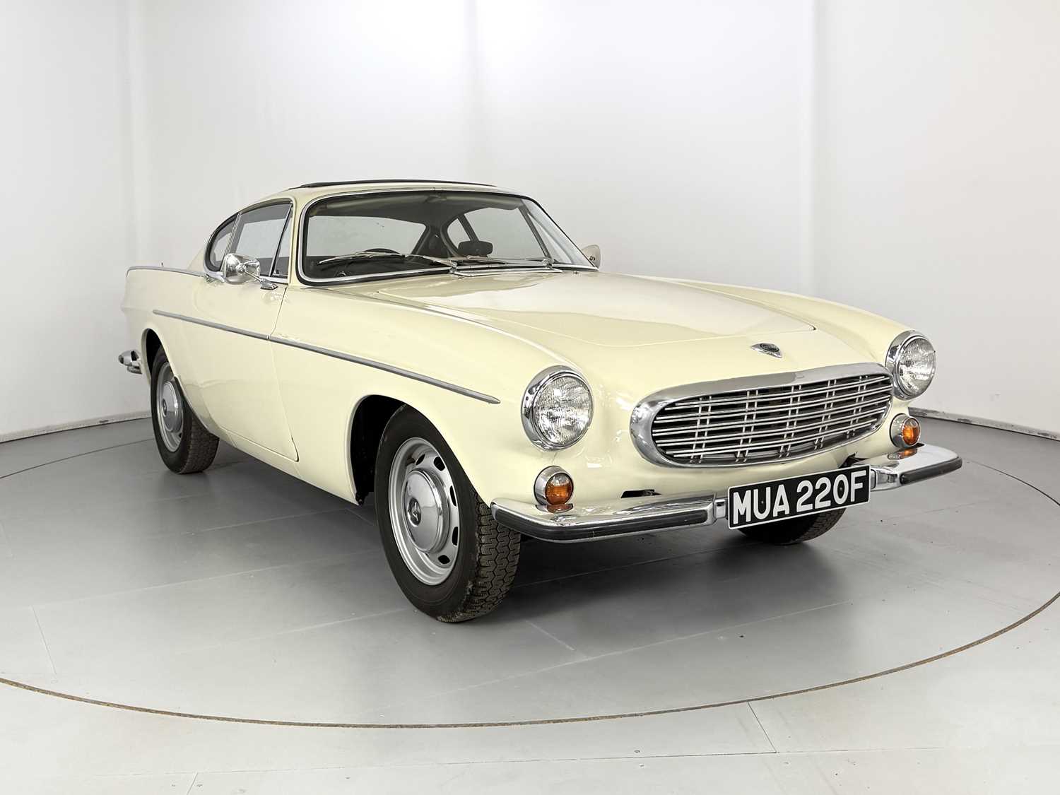 Lot 43 - 1967 Volvo P1800S