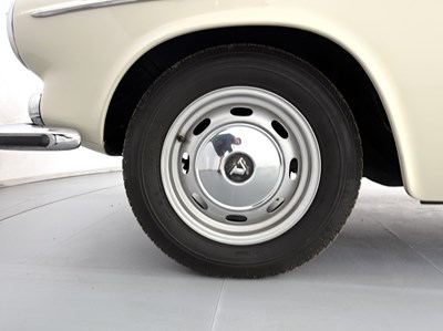 Lot 43 - 1967 Volvo P1800S