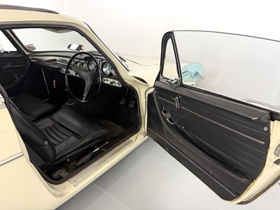 Lot 43 - 1967 Volvo P1800S