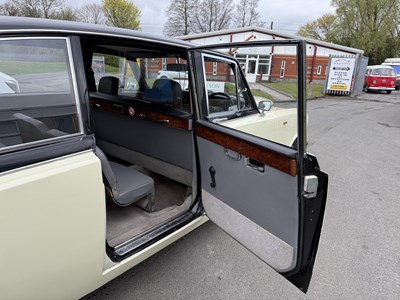 Lot 72 - 1989 Daimler Limo