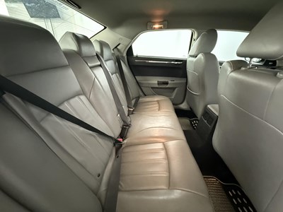 Lot 2007 Chrysler 300C