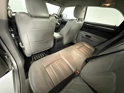 Lot 2007 Chrysler 300C