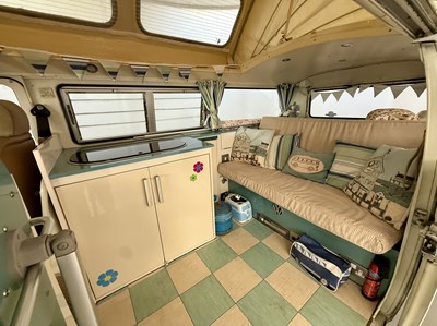 Lot 19 - 1971 Volkswagen T2 Camper