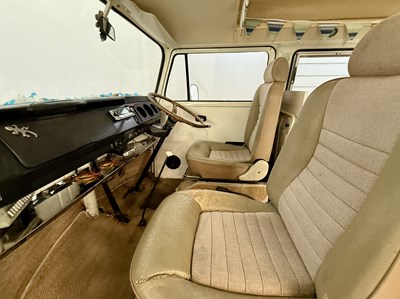 Lot 19 - 1971 Volkswagen T2 Camper