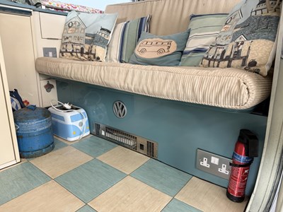 Lot 19 - 1971 Volkswagen T2 Camper