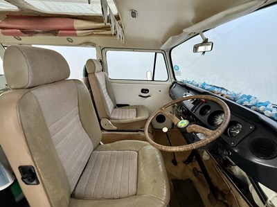 Lot 19 - 1971 Volkswagen T2 Camper