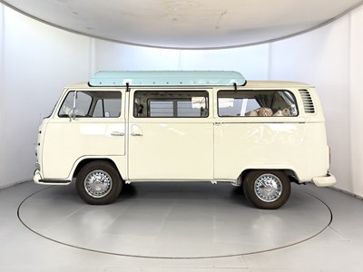Lot 19 - 1971 Volkswagen T2 Camper