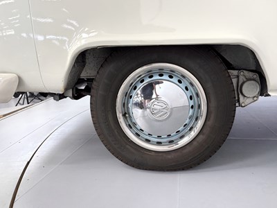 Lot 19 - 1971 Volkswagen T2 Camper