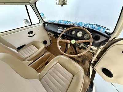 Lot 19 - 1971 Volkswagen T2 Camper