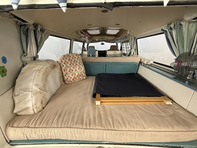 Lot 19 - 1971 Volkswagen T2 Camper