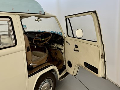 Lot 19 - 1971 Volkswagen T2 Camper