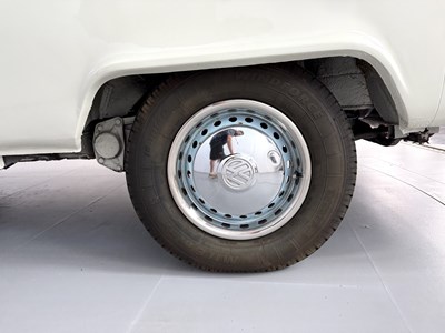 Lot 19 - 1971 Volkswagen T2 Camper