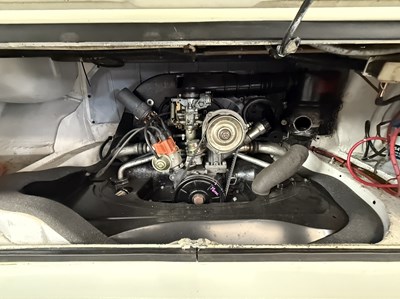 Lot 19 - 1971 Volkswagen T2 Camper