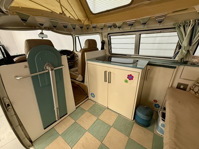 Lot 19 - 1971 Volkswagen T2 Camper