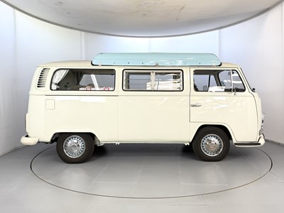 Lot 19 - 1971 Volkswagen T2 Camper