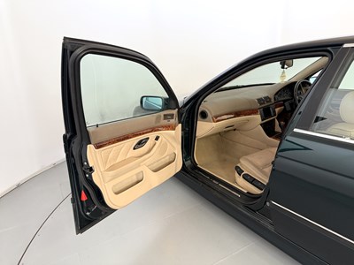 Lot 125 - 1998 BMW 523i