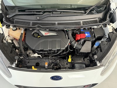 Lot 80 - 2015 Ford Transit Courier ST