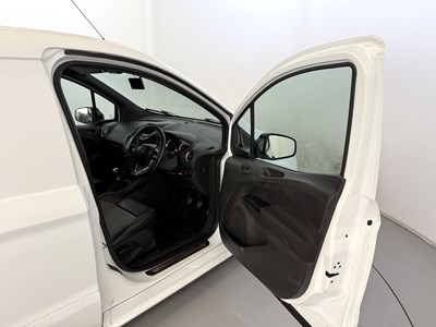 Lot 80 - 2015 Ford Transit Courier ST