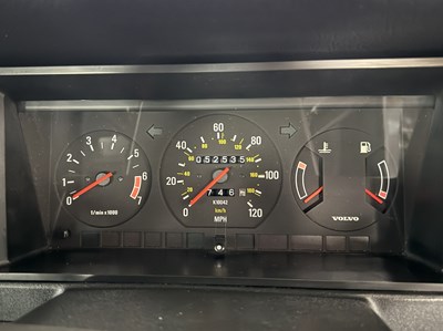 Lot 20 - 1989 Volvo 240 GLT