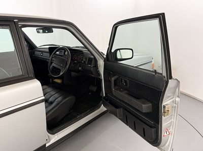 Lot 20 - 1989 Volvo 240 GLT