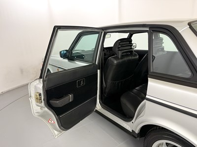Lot 20 - 1989 Volvo 240 GLT