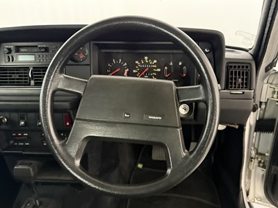 Lot 20 - 1989 Volvo 240 GLT